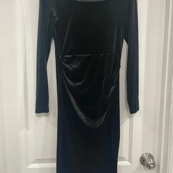 New with tag, classy velvet dress ! - Picture 5 of 5
